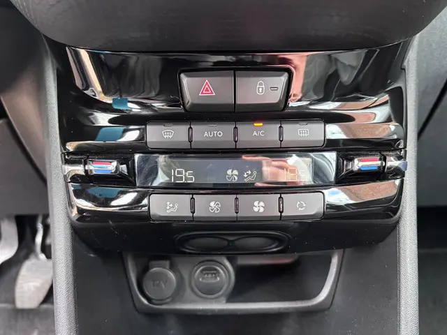 Peugeot 2008 1.2 PureTech Allure 2018 Benzine 34