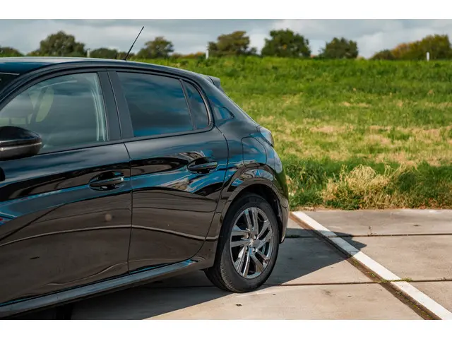 Peugeot 208 1.2 PureTech Active Pack 2023 Benzine 27