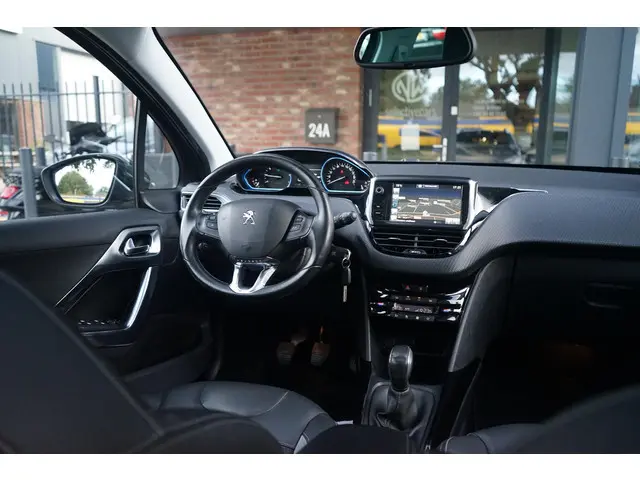 Peugeot 2008 1.2 PureTech Allure 2016 Benzine 8