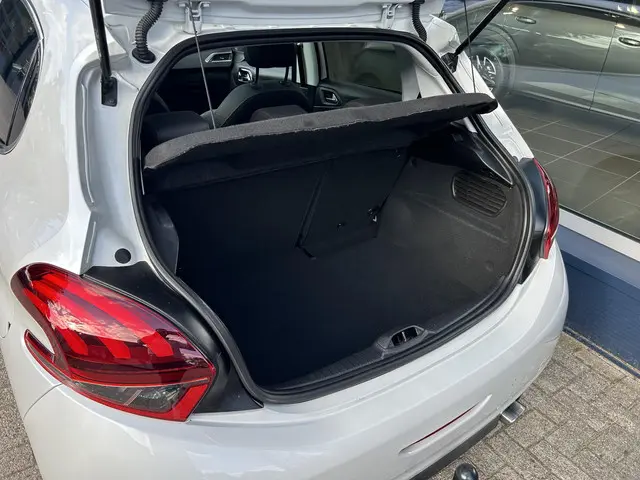 Peugeot 208 1.2 Turbo 110PK GT-line 2018 Benzine 34