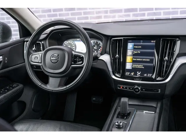 Volvo V60 2.0 B3 Momentum Advantage 2020 Benzine 19