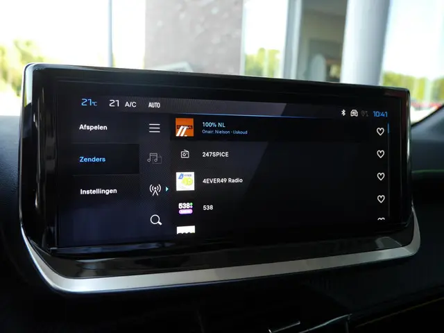 Peugeot 208 1.2 Hybrid 110 e-DCS6 GT 2025 Benzine 26