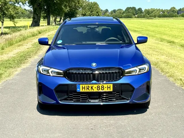 BMW 3 Serie Touring 330e xDrive 2024 Hybride Benzine 29
