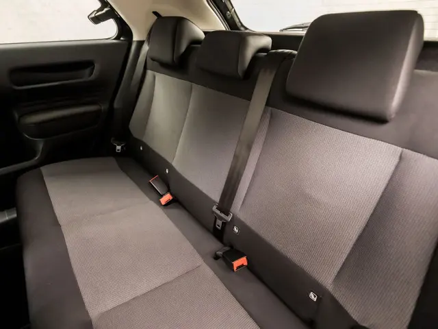 Citroën C4 Cactus 1.2 PureTech Shine 2016 Benzine 12