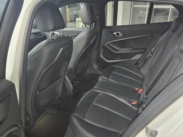 BMW 1 Serie 118i High M SPORT 2020 Benzine 7