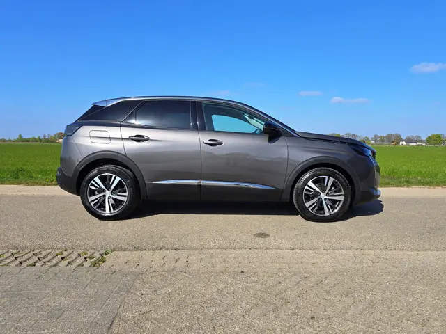 Peugeot 3008 1.2 PureTech Active 2022 Benzine 7