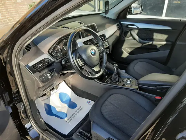 BMW X1 sDrive18i Executive 2017 Benzine 20