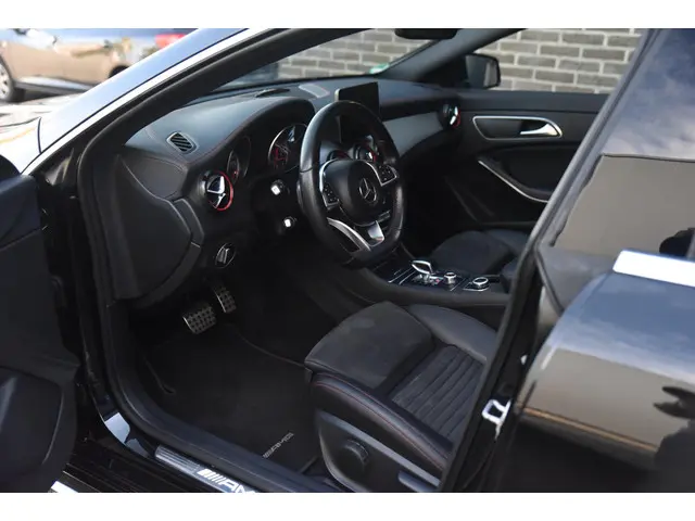 Mercedes-Benz CLA AMG 45 4MATIC 2017 Benzine 6