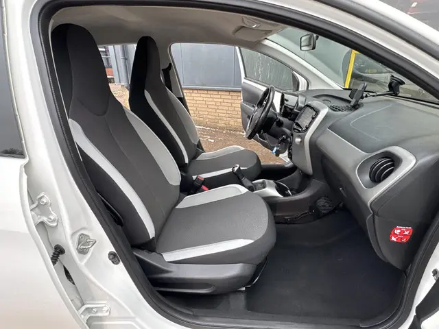 Toyota Aygo 1.0 VVT-i x-nav 2018 Benzine 15