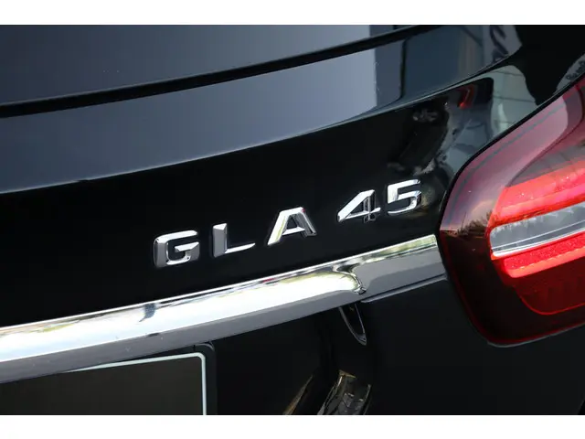 Mercedes-Benz GLA AMG 45 4MATIC 2018 Benzine 36