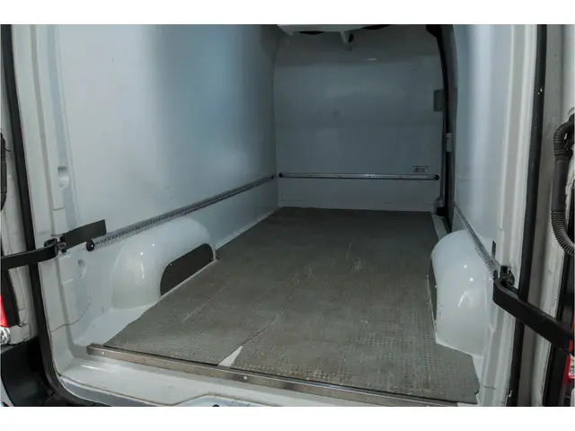 Renault Master T35 2.3 dCi L2H2 2018 Diesel 34