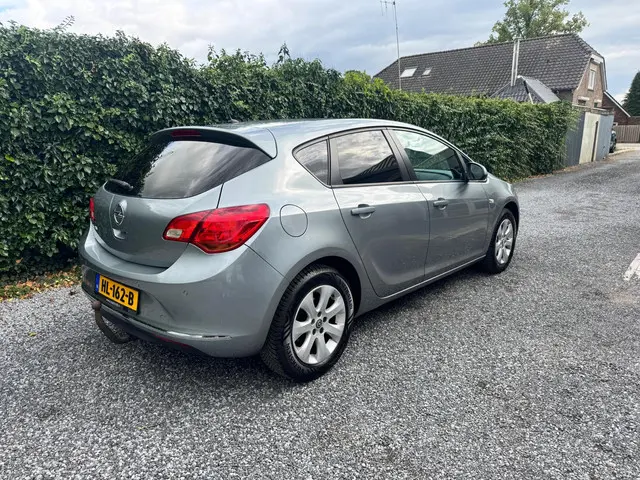 Opel Astra 1.4 Blitz 2015 Benzine 3