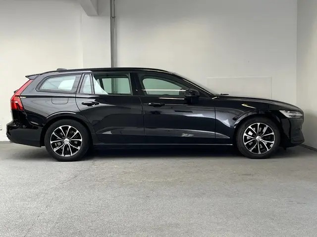 Volvo V60 2.0 B3 Momentum Advantage 2021 Benzine 4