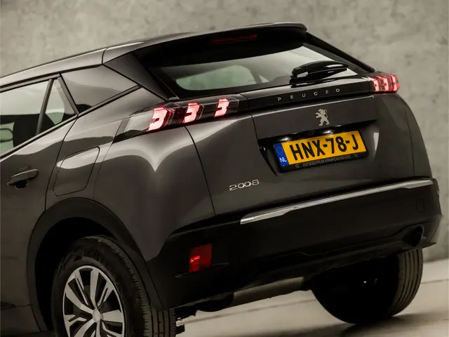 Peugeot 2008 1.2 PureTech Sport 2021 Benzine 13