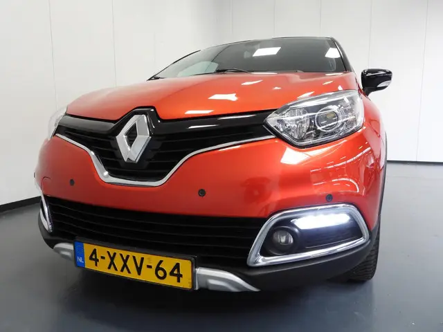 Renault Captur 1.2 TCe Aut. Helly Hansen 2014 Benzine 32
