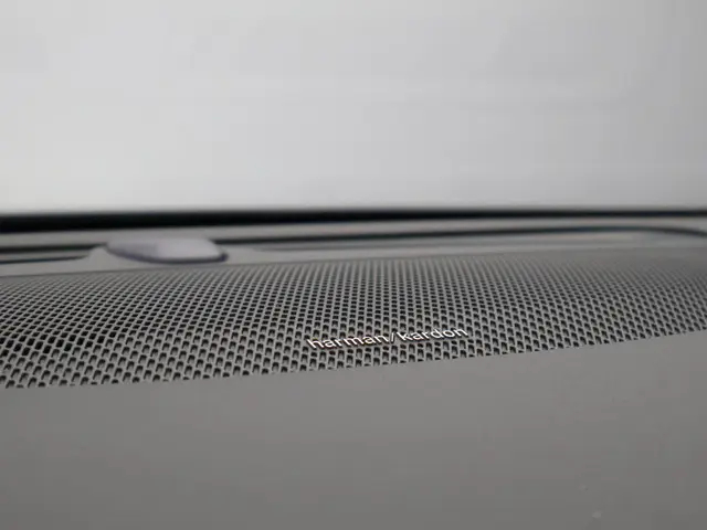 Volvo V60 2.0 B3 R-Design 2021 Benzine 36