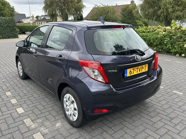 Toyota Yaris 1.3 VVT-i Comfort 2012 Benzine 12