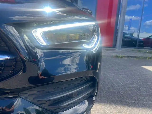 Mercedes-Benz CLA 220 Premium Plus 2019 Benzine 8