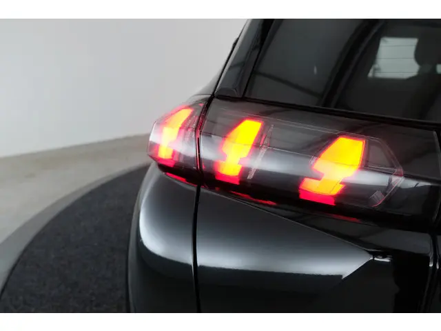 Peugeot 2008 1.2 PureTech Allure Pack 2021 Benzine 28