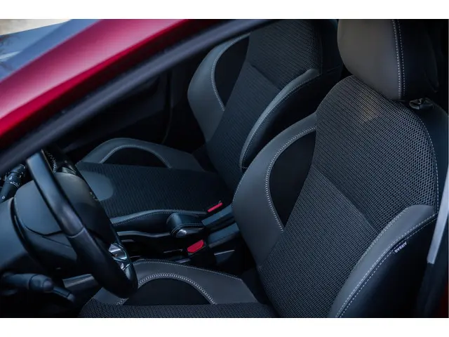 Peugeot 2008 1.2 PureTech Allure 2019 Benzine 4