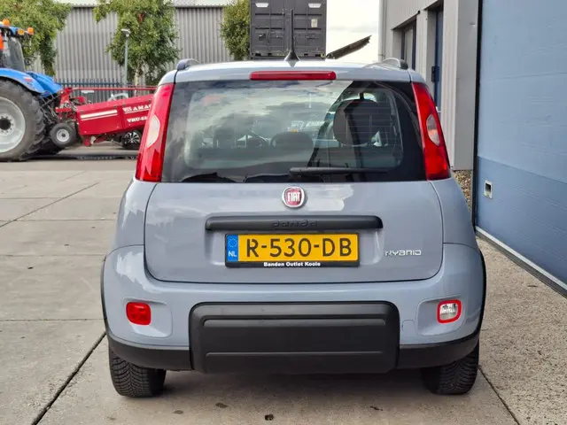 Fiat Panda 1.0 Hybrid City Life 2022 Benzine 10