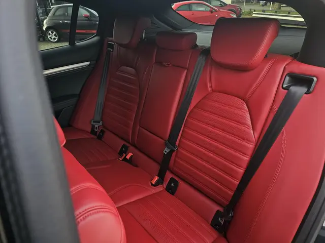 Alfa Romeo Stelvio 2.0 T GME AWD Veloce 2022 Benzine 12