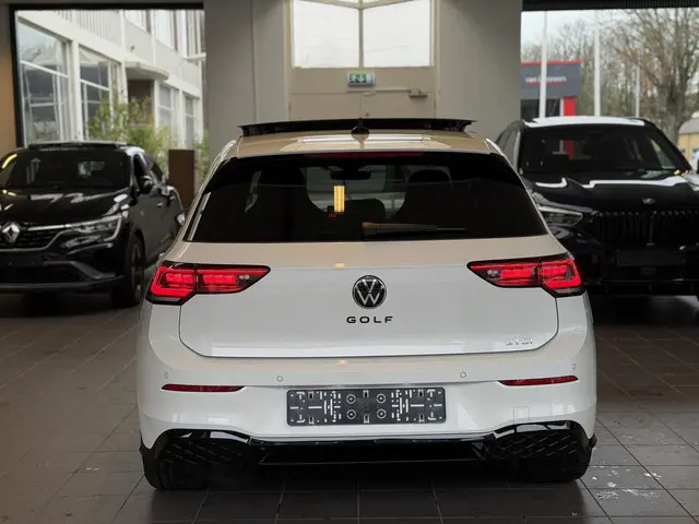 Volkswagen Golf 1.5 R Line 2025 Hybride Benzine 11