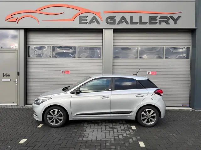 Hyundai i20 1.0 T-GDI Premium+|Airco|Nav|Camera 2018 Benzine 2