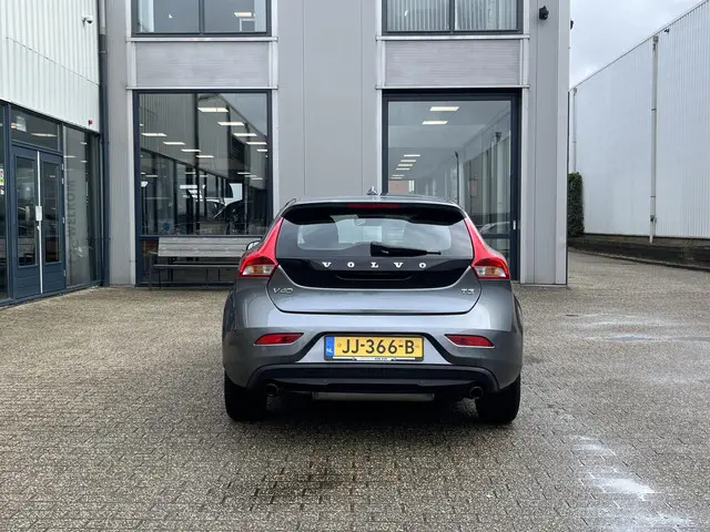 Volvo V40 2.0 T3 Momentum 2016 Benzine 48