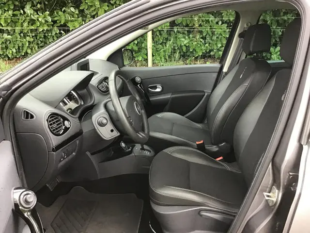 Renault Clio 1.6 Night & Day AUTOMAAT 2012 Benzine 8