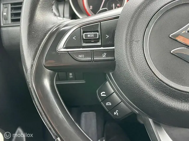 Suzuki Swift 1.0 liter | AUT | Carplay | Airco 2017 Benzine 12