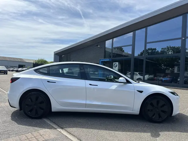 Tesla Model 3 RWD 60 kWh 2024 Elektrisch 8