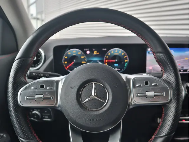 Mercedes-Benz GLA 250 e AMG Line 2021 Hybride Benzine 13