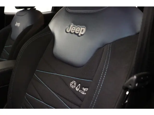 Jeep Renegade 1.5T e-Hybrid Upland 2022 Benzine 22