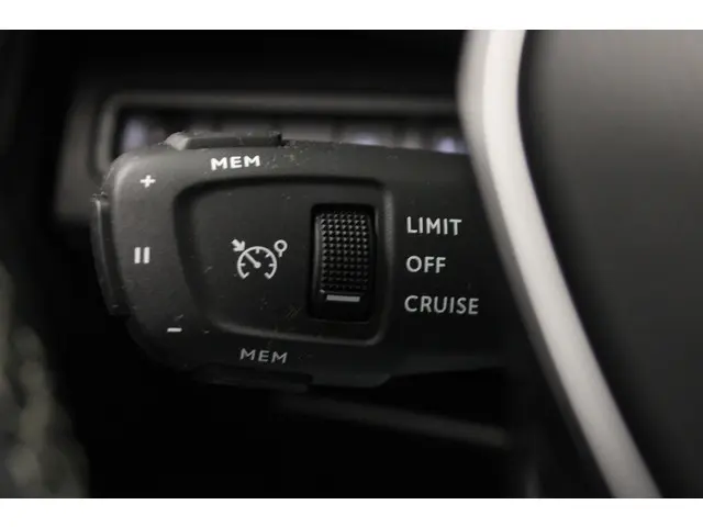 Peugeot 3008 1.6 HYbrid 225 Allure 2021 Hybride Benzine 9