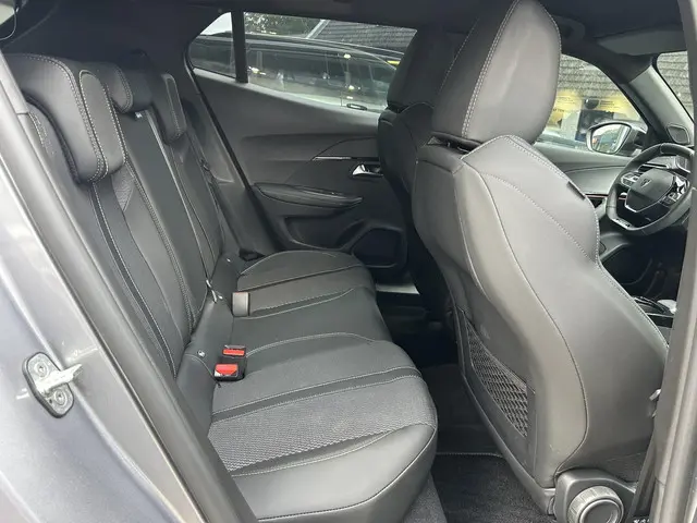 Peugeot 2008 1.2 Hybrid 145 GT 2025 Hybride Benzine 28