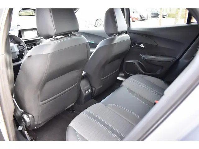 Peugeot 2008 1.2 PureTech Allure 2023 Benzine 14