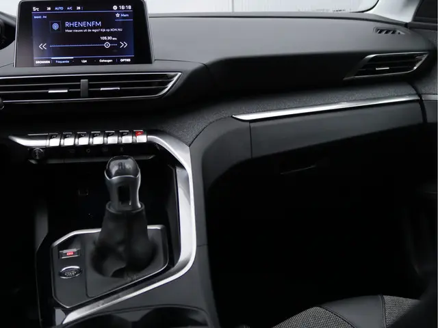 Peugeot 3008 1.2 PureTech Allure 2019 Benzine 21