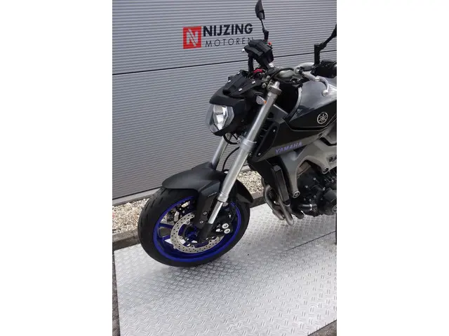Yamaha MT 09 ABS 2014 Benzine 19