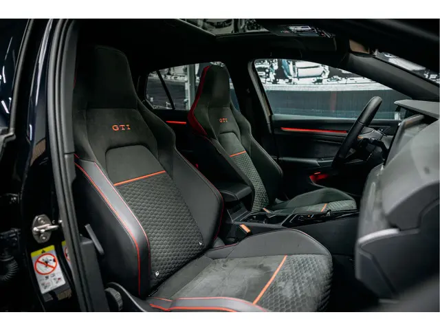 Volkswagen Golf 2.0 TSI GTI Clubsport 2024 Benzine 17