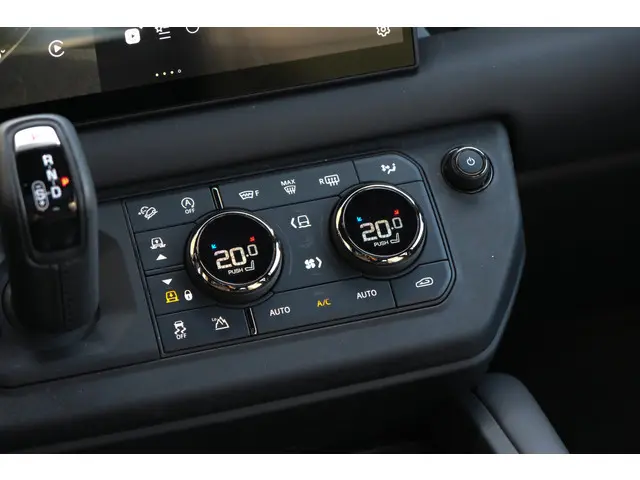 Land Rover Defender 110 4.4 P635 110 Octa 2025 Benzine 22