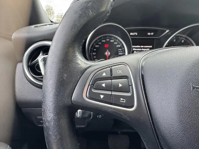 Mercedes-Benz GLA 180 Business Solution 2017 Benzine 18