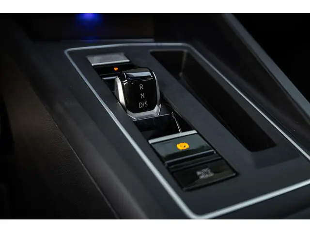 Volkswagen Golf 2.0 TSI R 4Motion 2021 Benzine 53