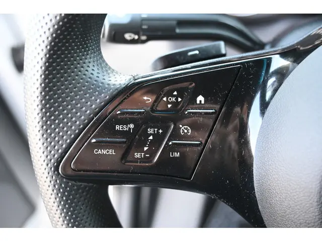 Mercedes-Benz Sprinter 317 CDI L2H2 Pro 2024 Diesel 17