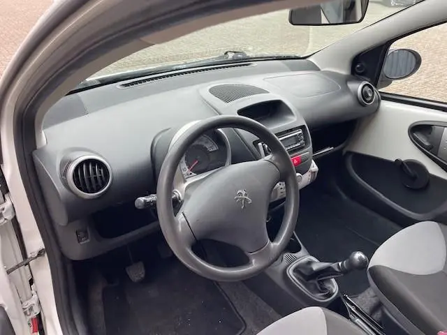 Peugeot 107 1.0 Access 2013 Benzine 10