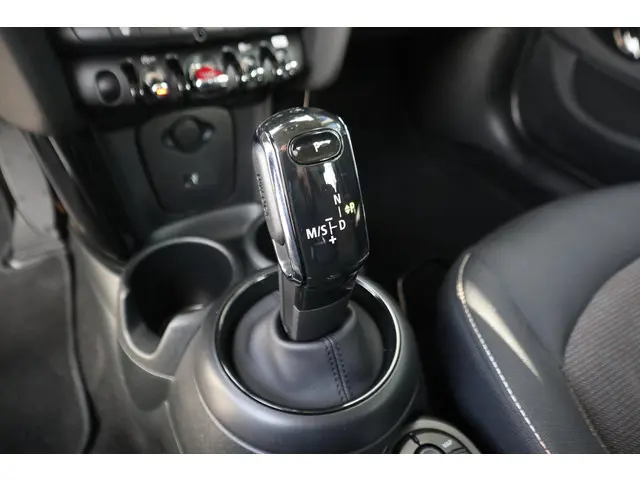 MINI 5-Deurs Cooper 2024 Benzine 15