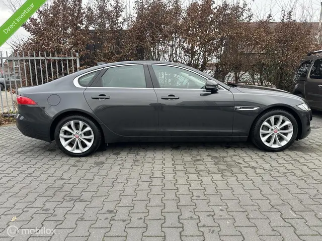 Jaguar XF 3