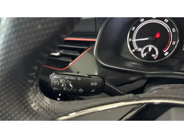 Škoda Kamiq 1.0 TSI Sport Business 2022 Benzine 19