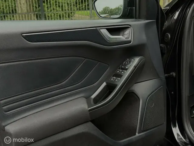 Ford Focus 1.0 EcoBoost ST Line | Carplay | PDC | 2020 Benzine 25