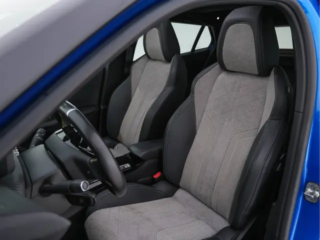 Peugeot e-2008 EV GT 50 kWh {SOH-91%} 2020 Elektrisch 23